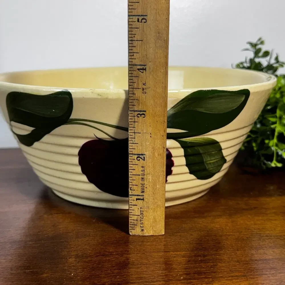 Vintage Watt Pottery Mixing Bowl Apple Design Beehive 8.5